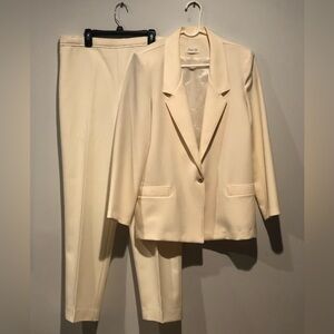 Vintage Cedar Hill Women’s Ivory Pant Suit